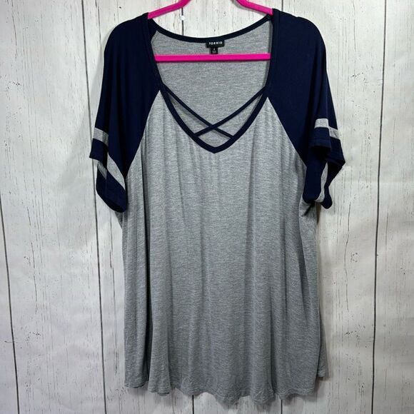 Torrid Crisscross Straps Short Sleeve Shirttail Hem V Neck Varsity Stripes Tee - Picture 2 of 11